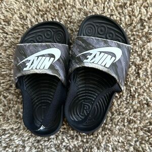 Toddler Nikes 8c